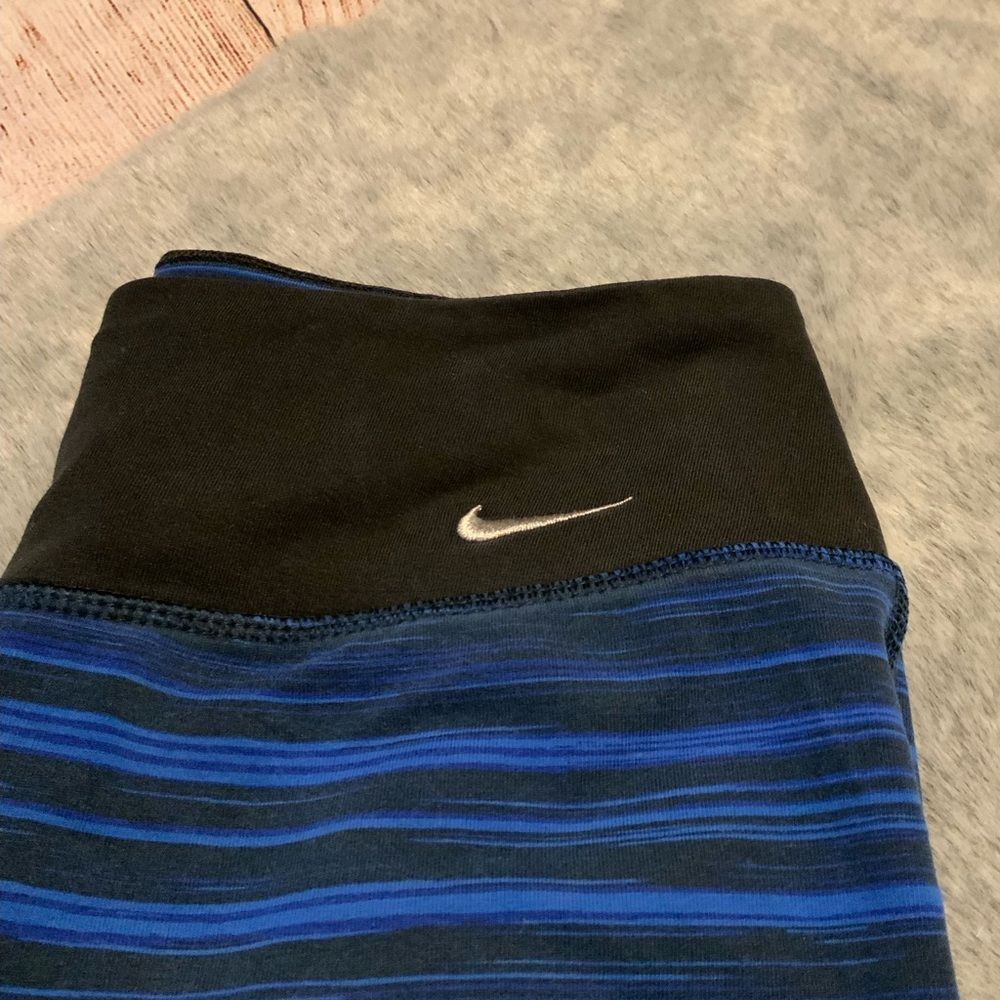 Nike Dri-Fit Blue & Black Capri Leggings Size S - Picture 2 of 7